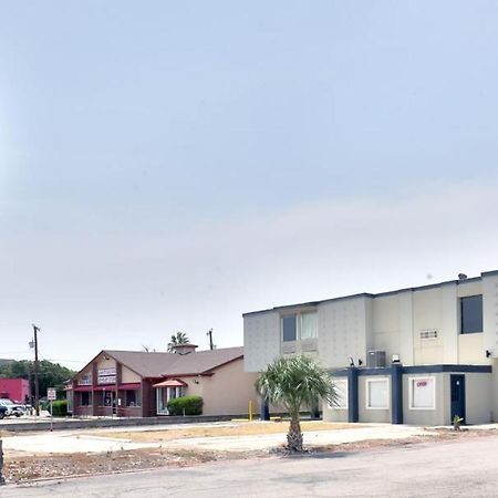 Americas Best Value Inn San Antonio Airport South Bagian luar foto