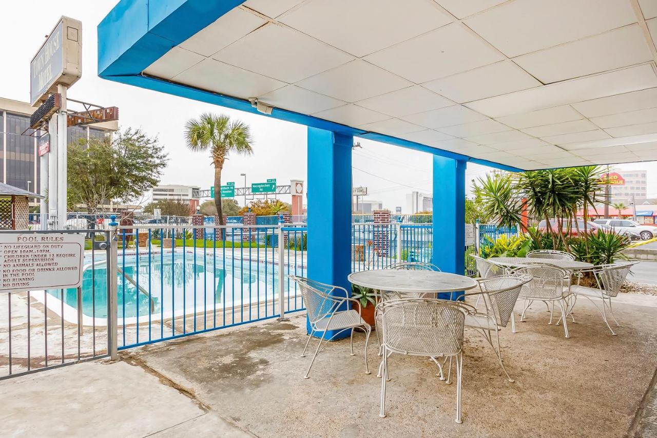 Americas Best Value Inn San Antonio Airport South Bagian luar foto