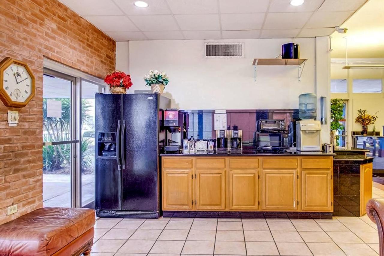 Americas Best Value Inn San Antonio Airport South Bagian luar foto