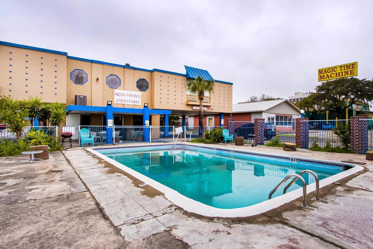 Americas Best Value Inn San Antonio Airport South Bagian luar foto