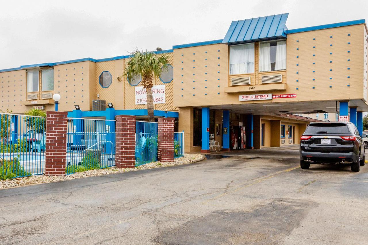 Americas Best Value Inn San Antonio Airport South Bagian luar foto