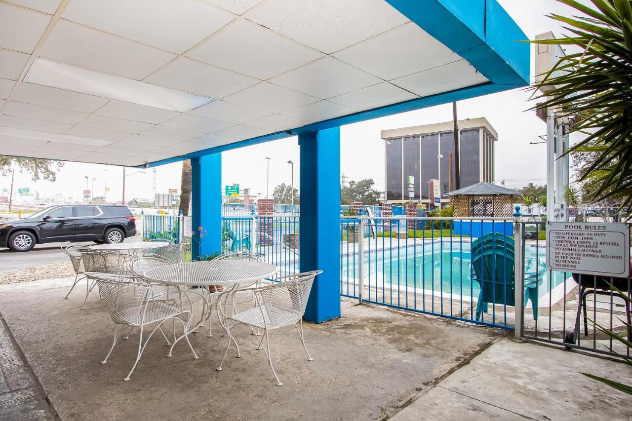 Americas Best Value Inn San Antonio Airport South Bagian luar foto