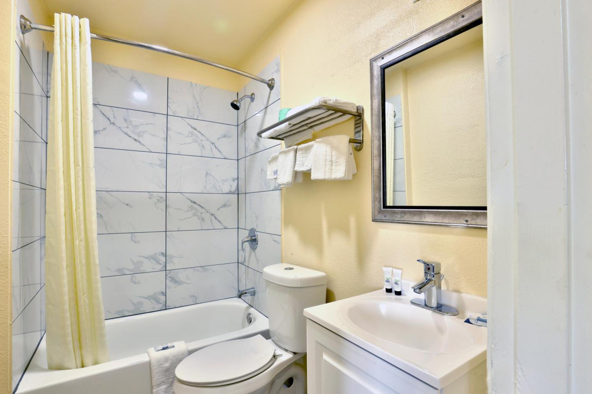 Americas Best Value Inn San Antonio Airport South Bagian luar foto
